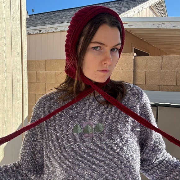 Red crochet Bonnet Hat - Picture 5 of 7